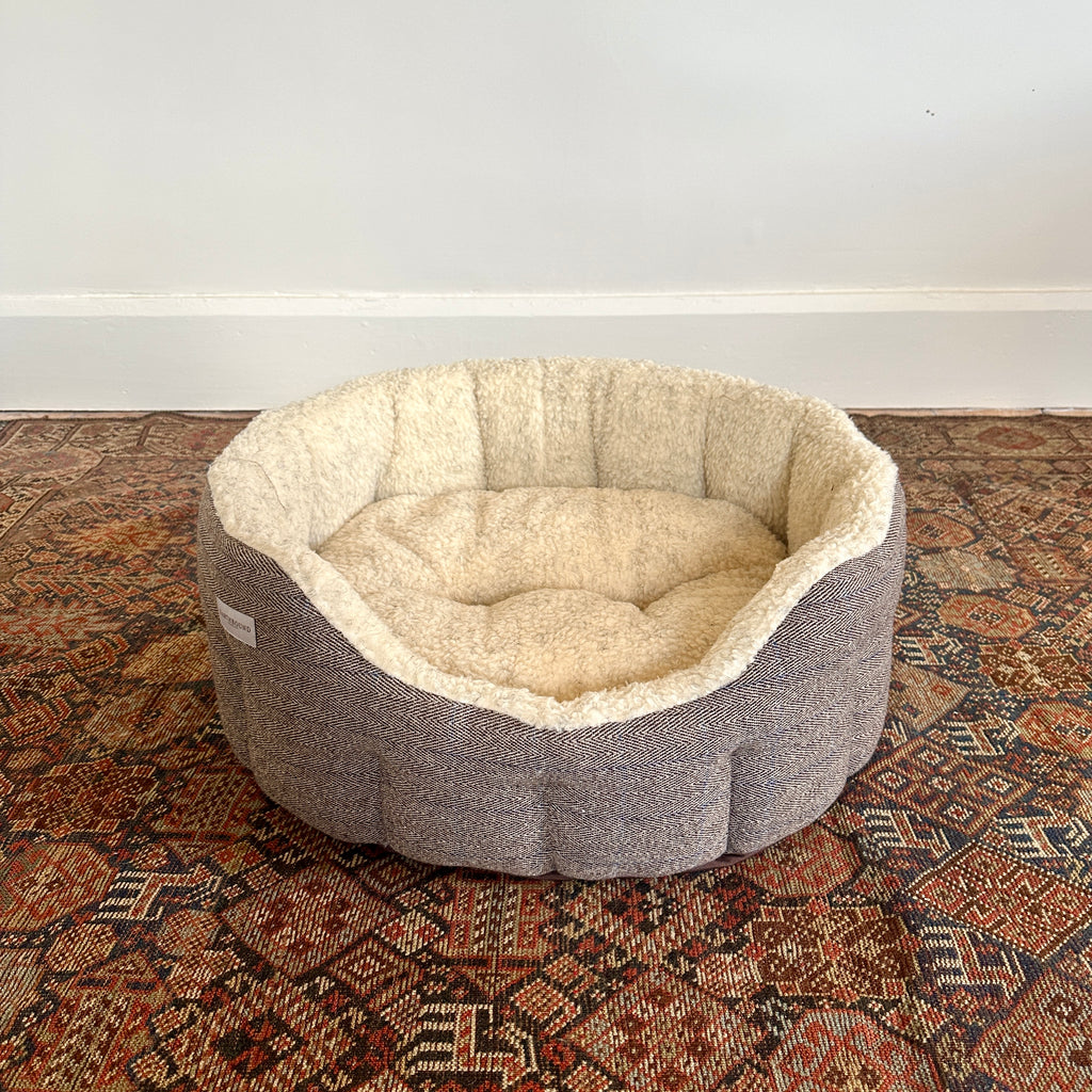 Beige Round Traditional Tweed Sherpa Dog Bed