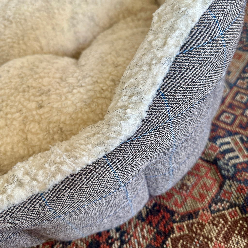 Beige Round Traditional Tweed Sherpa Dog Bed