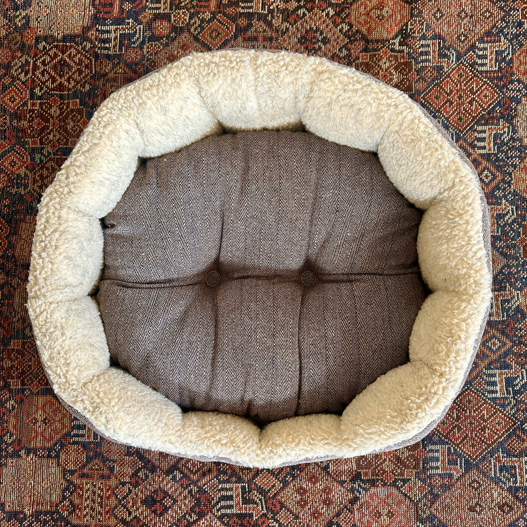 Beige Round Traditional Tweed Sherpa Dog Bed