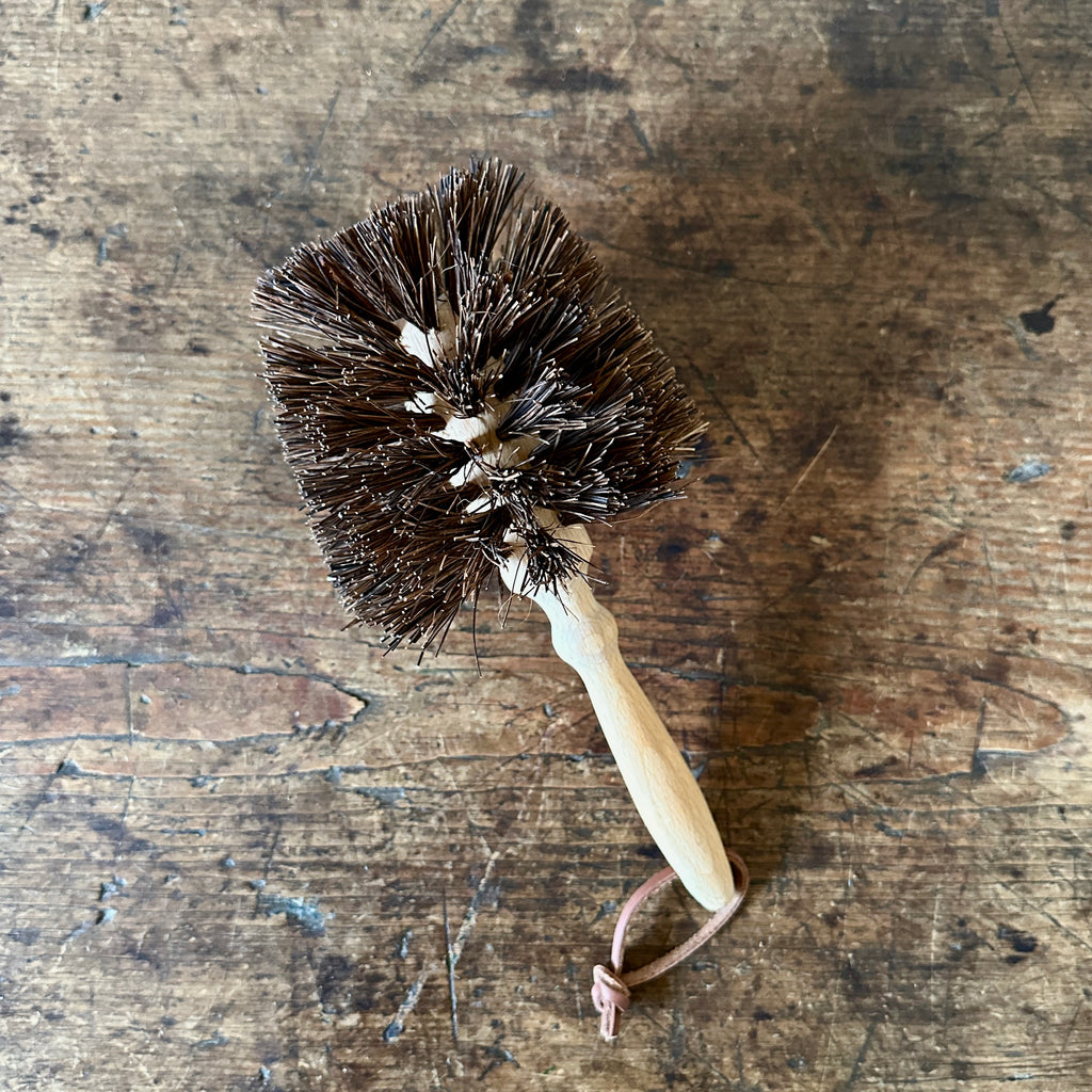 Terracotta Pot Brush