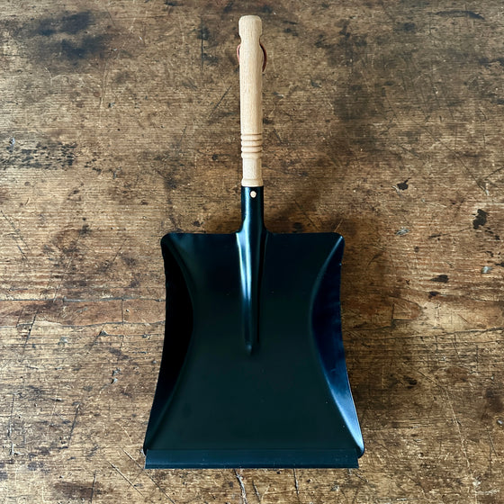 Black Metal Dustpan