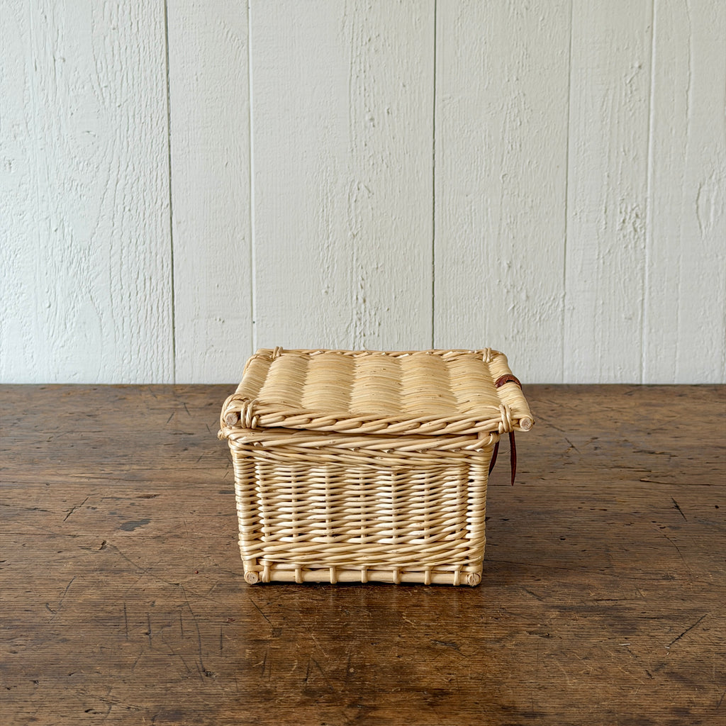 Lidded Wicker Key Box - White