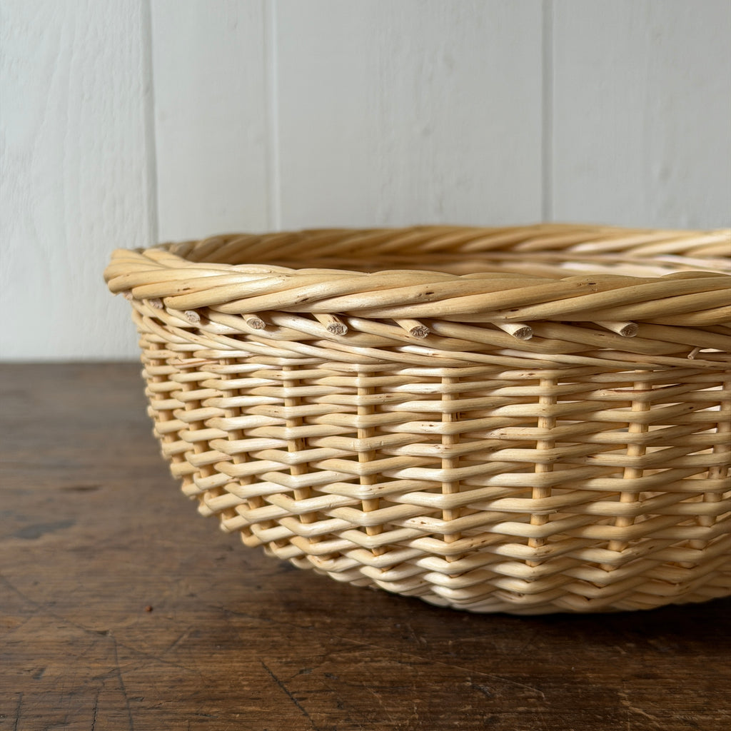 Round Curved Bread Basket - White