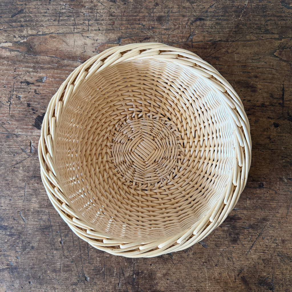 Round Curved Bread Basket - White