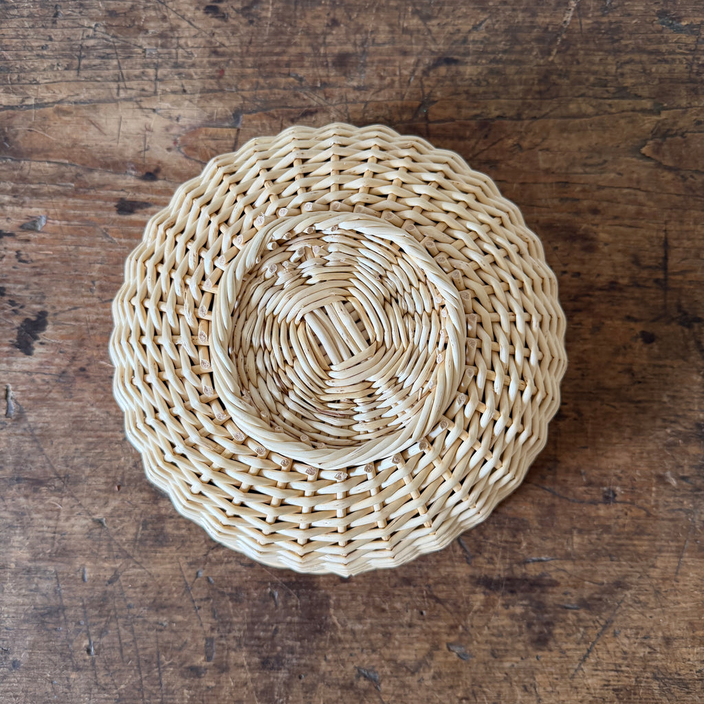 Round Curved Bread Basket - White
