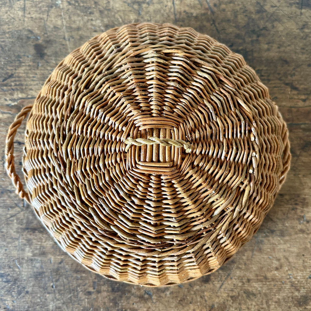 Caramel Wicker Bell and Tray