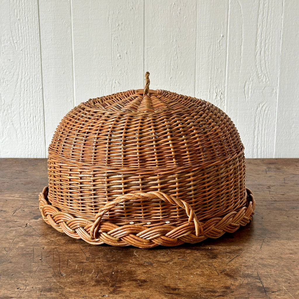 Caramel Wicker Bell and Tray