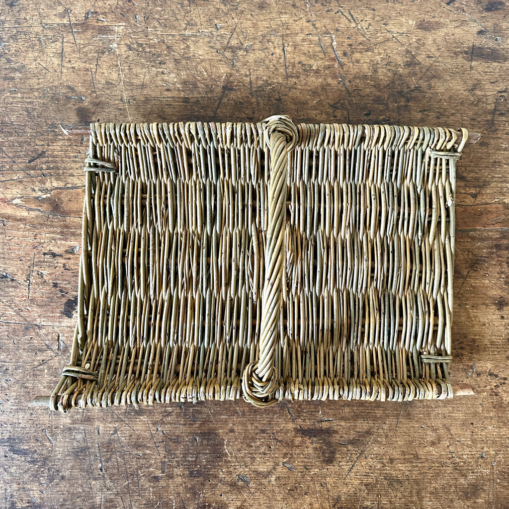 One Handle Willow Provencal Cheese Tray