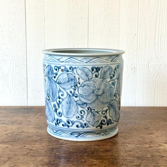 Rose Notched Chinese Porcelain Cachepot