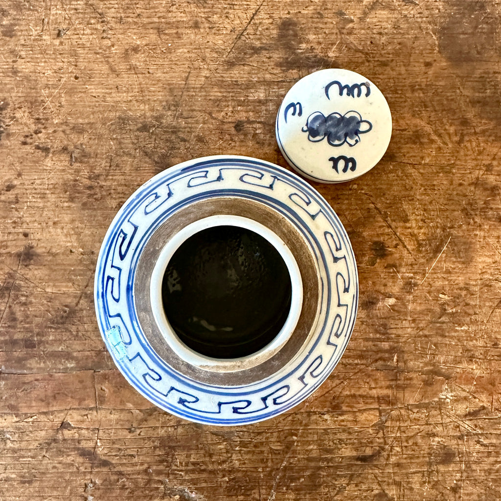 Small Chinese Porcelain Cylinder Jar with Dragons