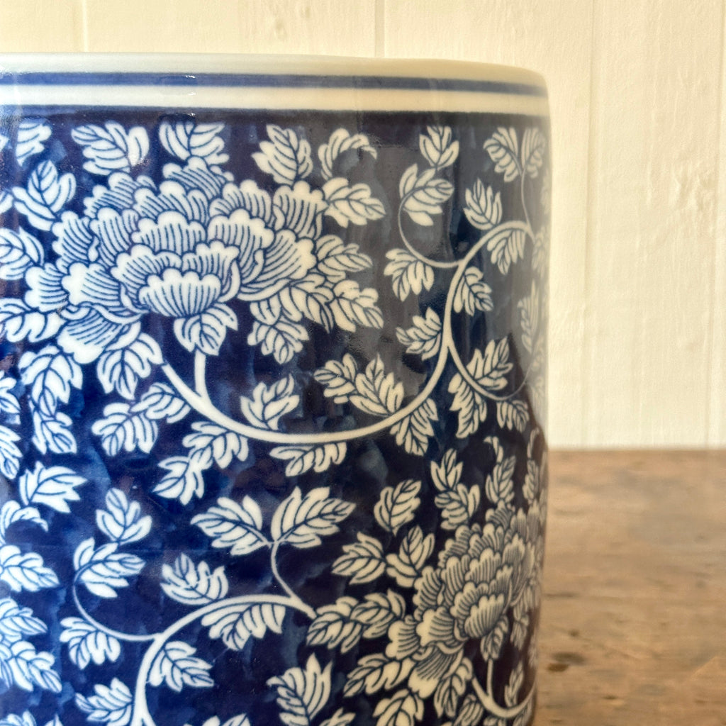 Dark Scrolling Peony Chinese Porcelain Cache Pot