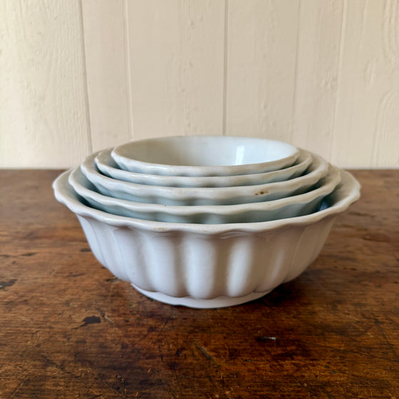 Set of 5 Ladyfinger Ironstone Bowls